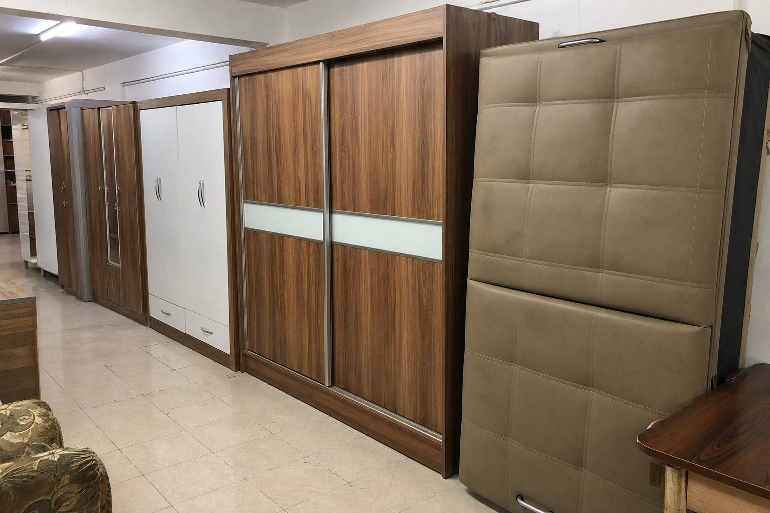 Gardrop ve baza yatak odasi spotcu